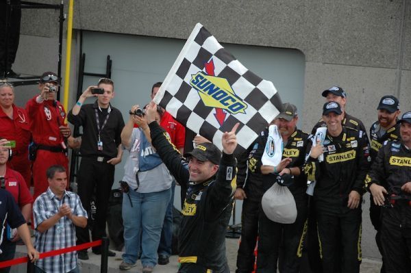 NAPA 200 : Marcos Ambrose s'impose