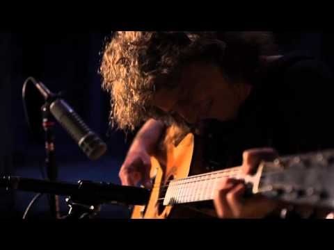 Une guitare de combien de cordes vous avez dit?