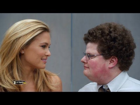 Buzz du Web #35 : quand un mannequin embrasse un geek
