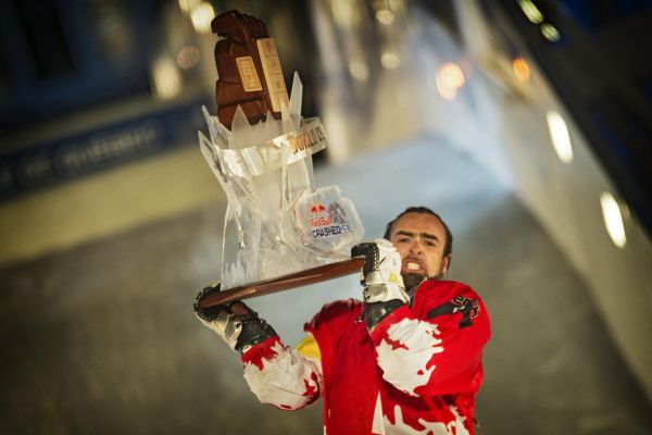 Le Red Bull Crashed Ice 2013 : Derek Wedg remporte le titre de champion du monde