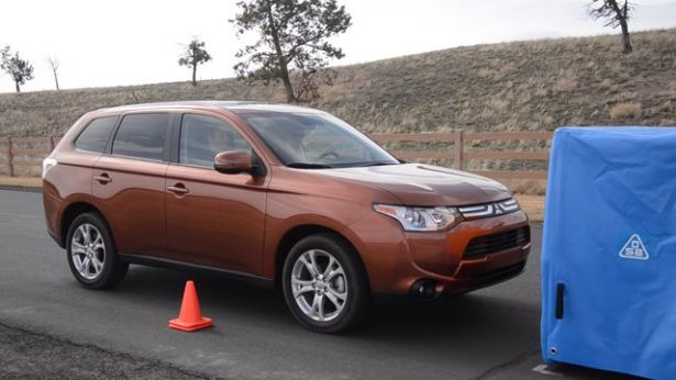 Mitsubishi Outlander 2014 : il arrête seul, pour vous