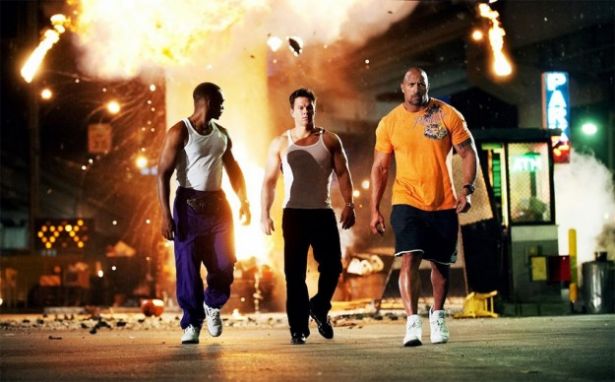 Critique cinéma : « Coup musclé » avec The Rock et Mark Wahlberg