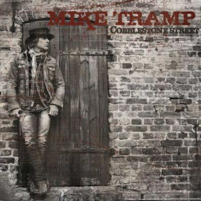 Mike Tramp ne rugit plus, il s’assume avec Cobblestone Street
