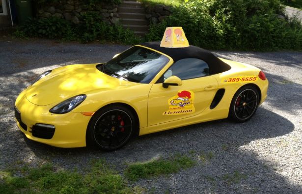Livrer du poulet St-Hubert en Porsche Boxster S 2013!