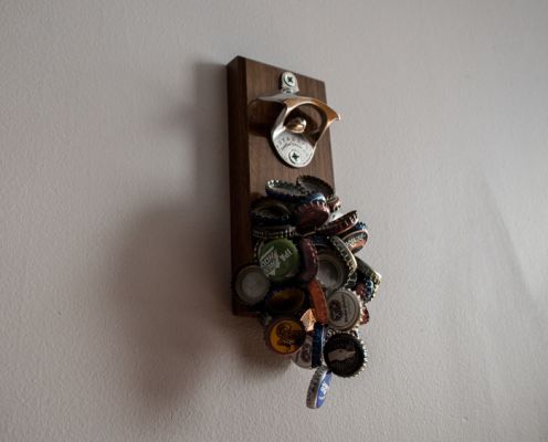 Gadget : Un décapsuleur mural magnétique