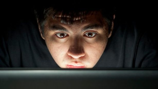 Réseaux sociaux : voyeurisme, exhibitionnisme et dépendance