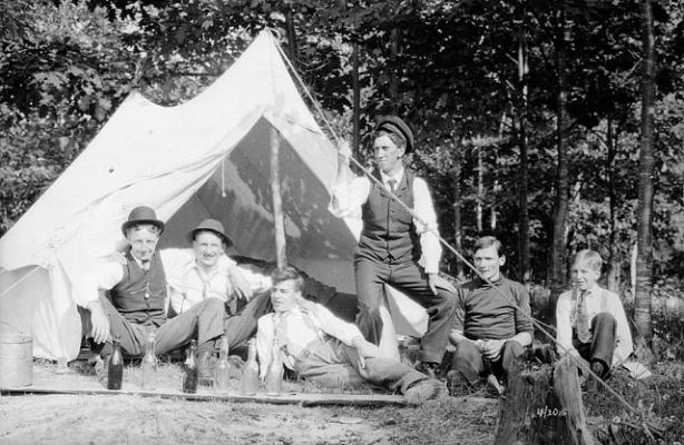 Le camping : Pourquoi faire simple quand on peut faire compliqué?