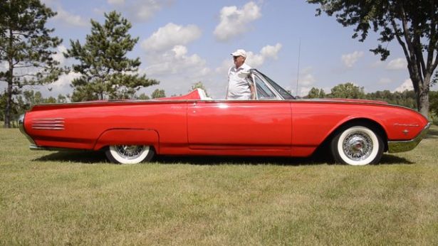 Le toit électrique d’une Ford Thunderbird 1961: il fallait être patient!