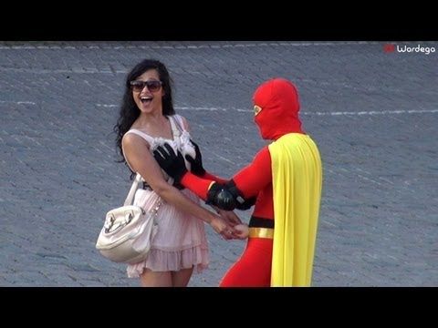 Buzz du Web #67 : Boobsman, un « super-héros » qui touche les seins des passantes!