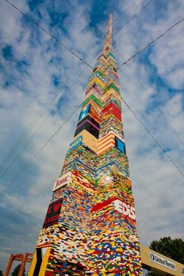 Gadget : la tour en LEGO la plus haute du monde