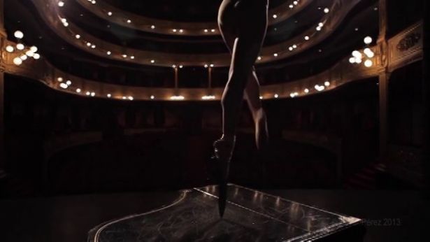 Buzz du Web #75 : Une ballerine danse avec des couteaux au bout de ses pointes