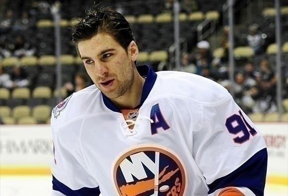 John Tavares des Islanders de New York lance l’invitation à participer à notre concours!
