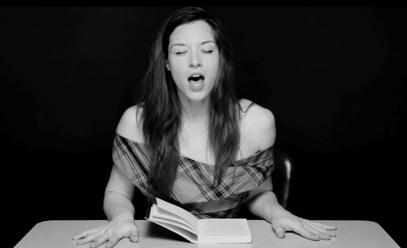 Ces femmes ont un orgasme en lisant un livre