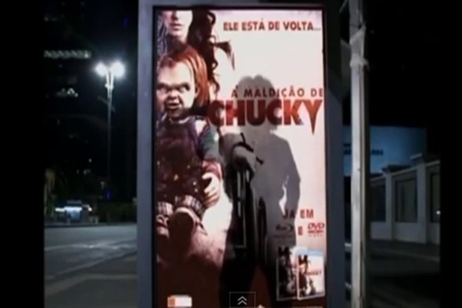 Buzz du Web #90 : Quand Chucky prend vie et attaque les usagers d’un abribus!