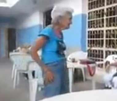 La grand-maman qui danse de façon « sexy »!