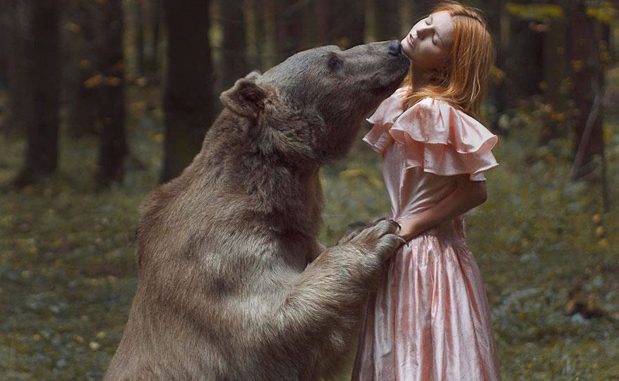 Des femmes séduisantes prises en photo avec de vrais animaux!