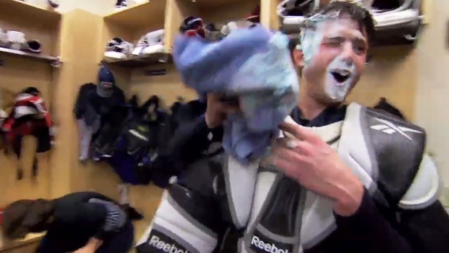Brendan Gallagher entarte Dustin Tokarski!
