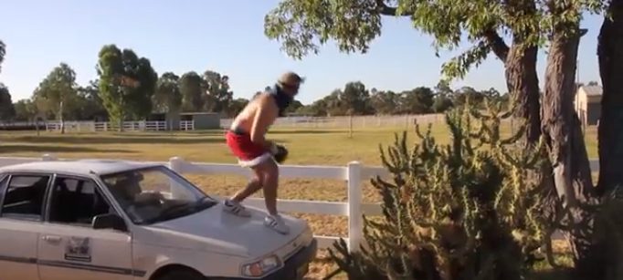 La bêtise du jour: Il hurle sa vie après avoir fait du «body slam» sur un cactus!