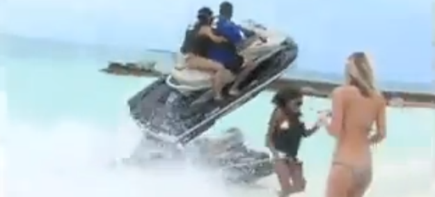 Un accident de motomarine complètement débile!