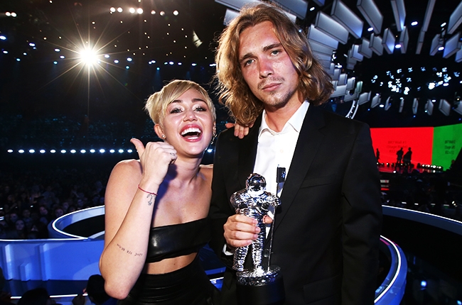 Le sans-abri de Miley Cyrus s’est rendu à la police