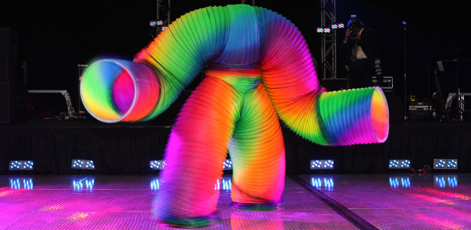 Découvrez l'incroyable, mais troublant, slinky humain!