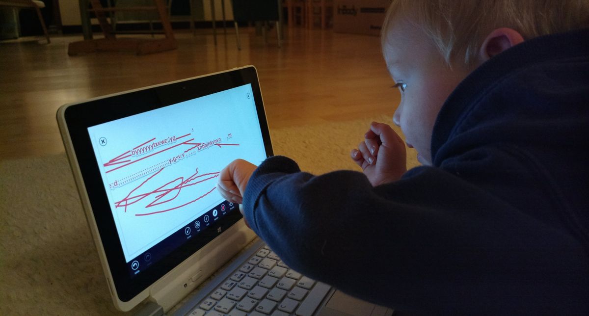 «Tablette» en voie de remplacer «maman» et «papa» comme 1er mot dit par les bébés?