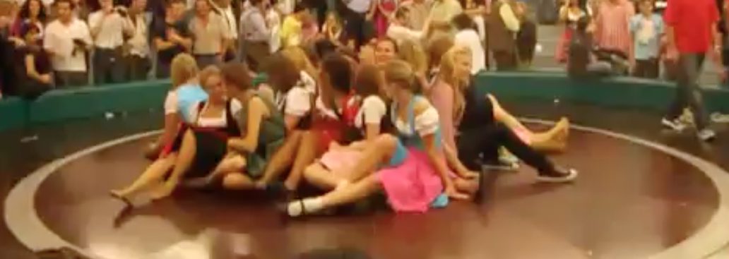 Vive l&rsquo;Oktoberfest! Des filles saoules tentent de survivre à la «Roue du diable»!