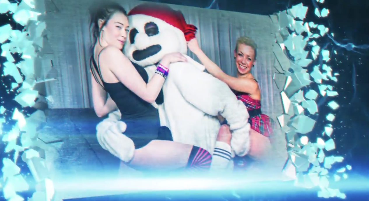 Le Bonhomme Carnanal joue dans son premier film pour adultes