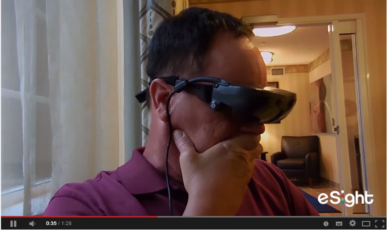 Vidéo touchante: un ancien militaire retrouve la vue pour la première fois depuis 20 ans