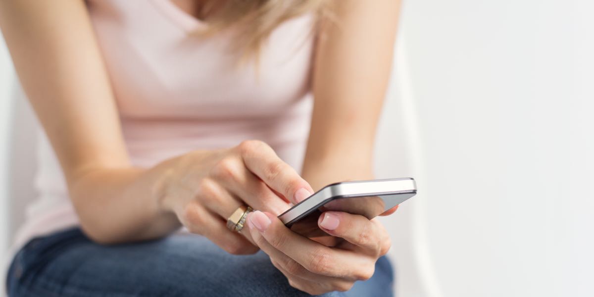 Il demande à son ex de reprendre avec lui par texto. Sa réponse est juste ÉPIQUE!