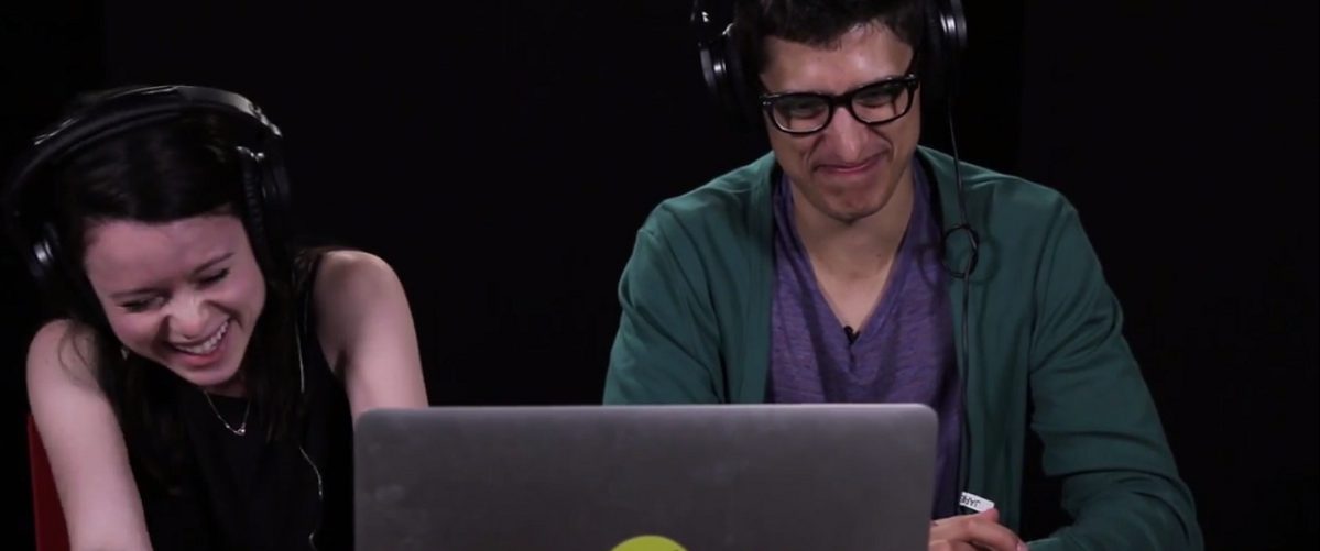 Ces couples regardent des vidéos adulte pour la première fois ensemble et leur réaction n'est ce que vous pensez!