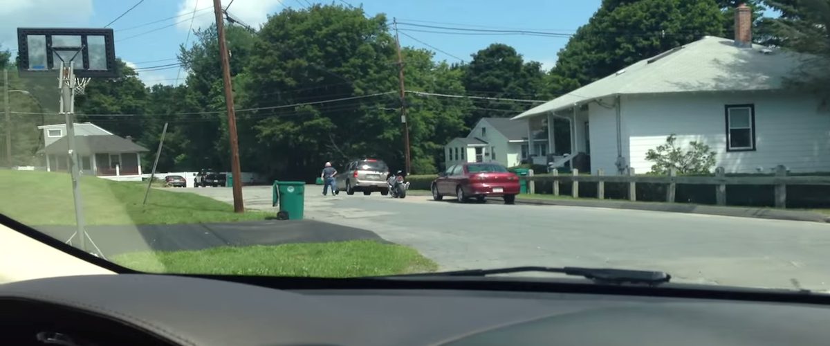 Un enragé au volant qui s’est fait prendre SOLIDE à son propre jeu!