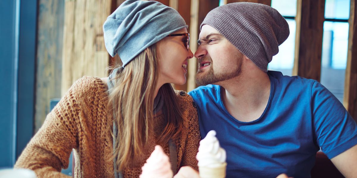 10 choses louches que les couples qui sont ensemble depuis longtemps font