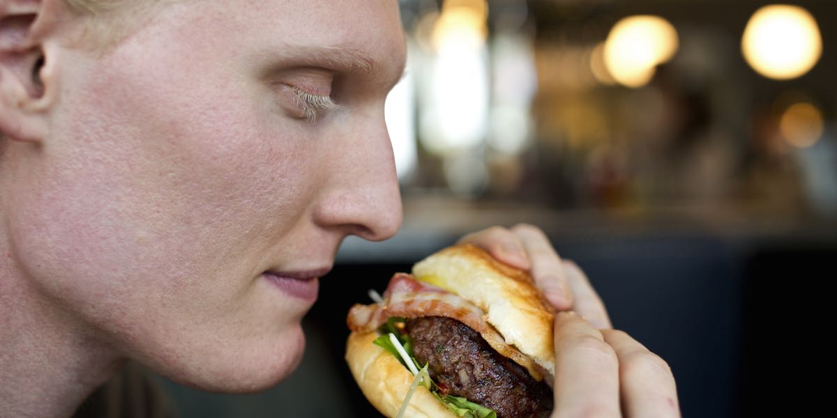 Voici ce qui est arrivé à ces 6 gars qui ont mangé 6000 calories par jour pendant 1 semaine