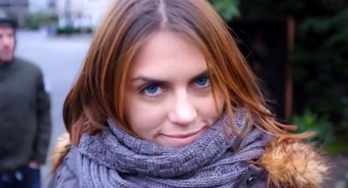 Pendant des années, il a joué un tour HORRIBLE à sa blonde sexy! À ne SURTOUT pas imiter!