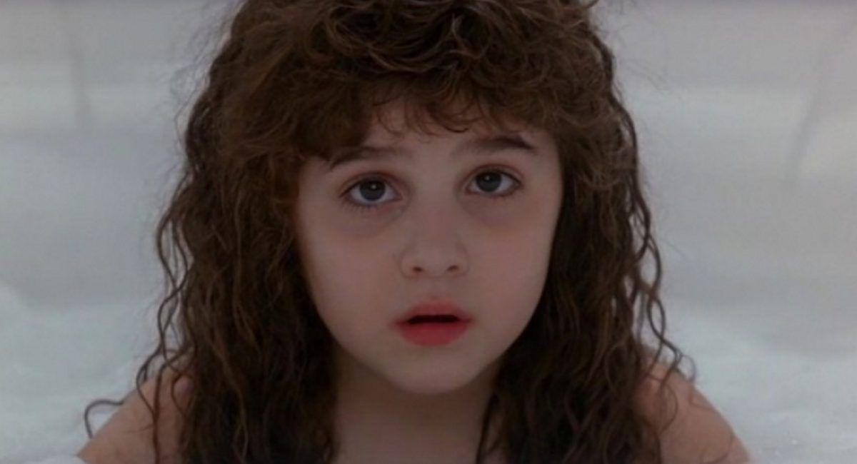 La petite fille bouclée dans Curly Sue est de retour! WOW!