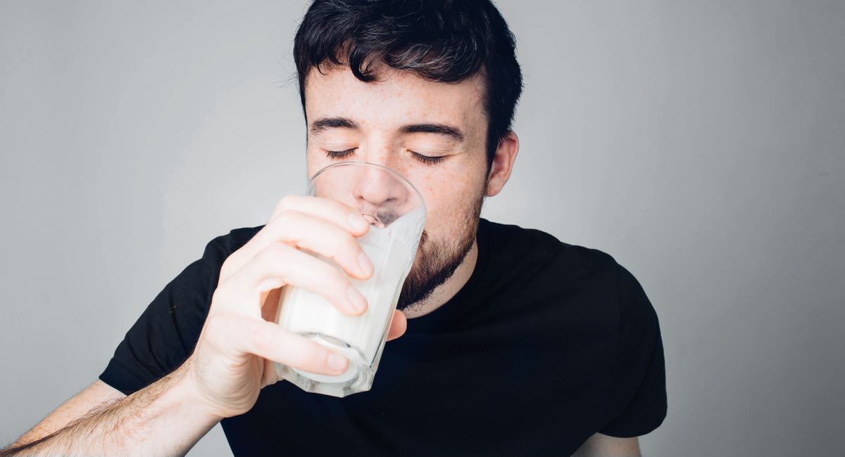 Écrémé? 1%? 2% 3,25%? Le type de lait que vous buvez détermine quel genre de gars vous êtes!