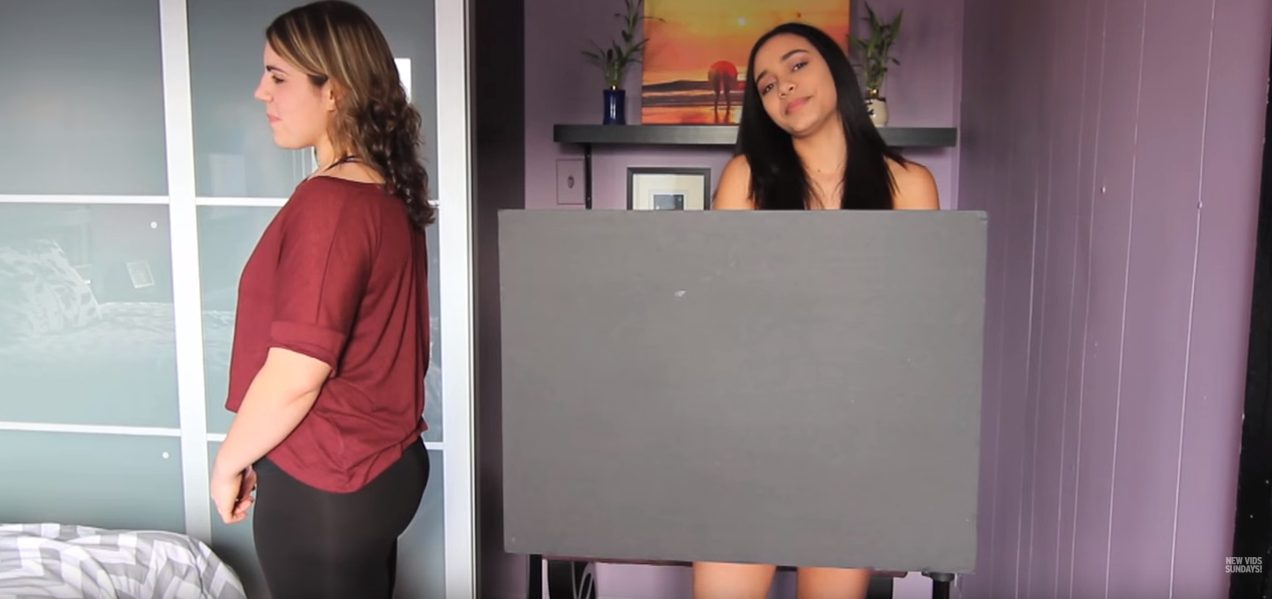 Cette lesbienne vierge voit une femme nue pour la première fois et c'est la chose la plus&#8230;