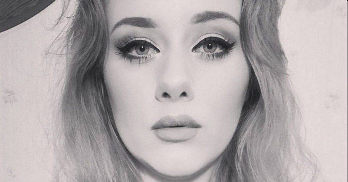 Cette fille se fait toujours arrêter dans la rue, car elle ressemble trop à Adele