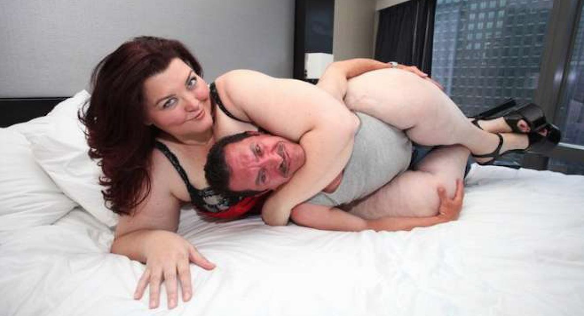 OMG ! Cette femme gagne sa vie en faisant ça avec des hommes ?