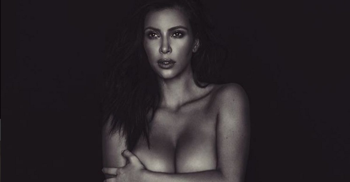 Kim Kardashian publie une NOUVELLE PHOTO d’elle nue «full frontal». Attendez de voir le bas de l’image…