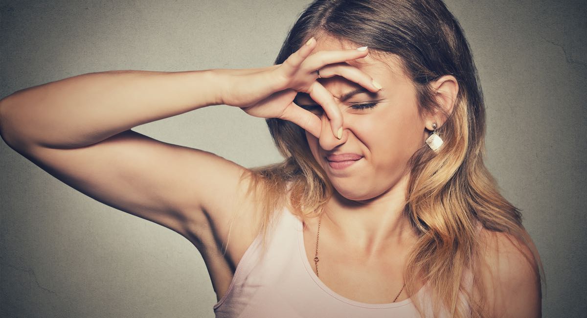 Voici à partir de quand vous pouvez péter devant votre blonde sans qu’elle vous juge, selon la science