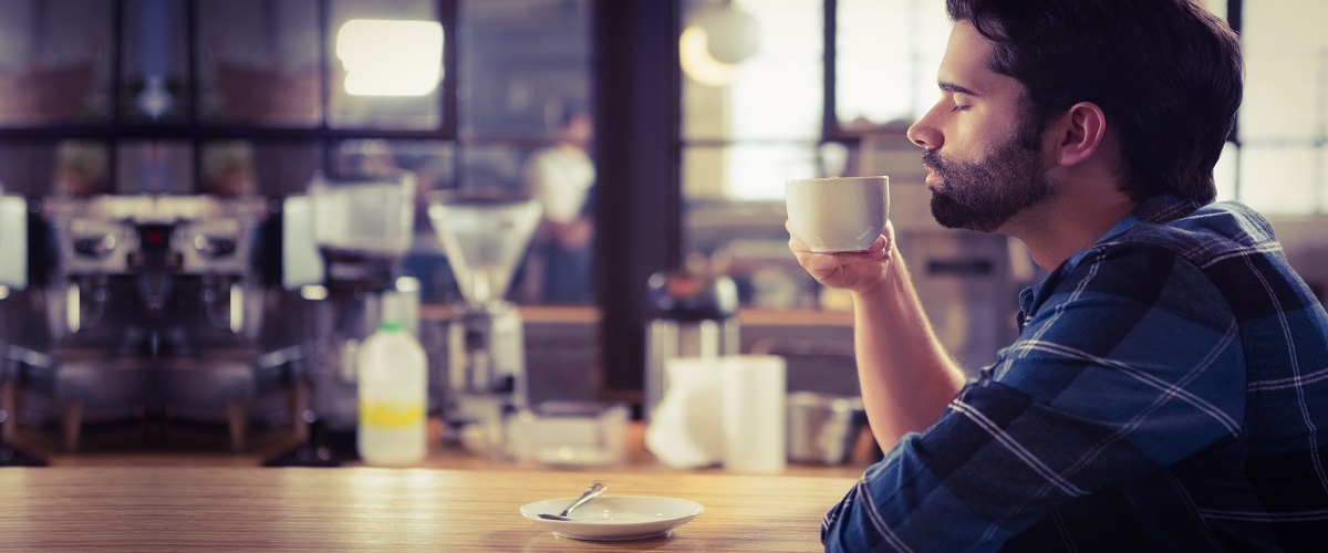 Vous prenez de l’alcool régulièrement? Voici ce que le café pourrait faire à votre foie!