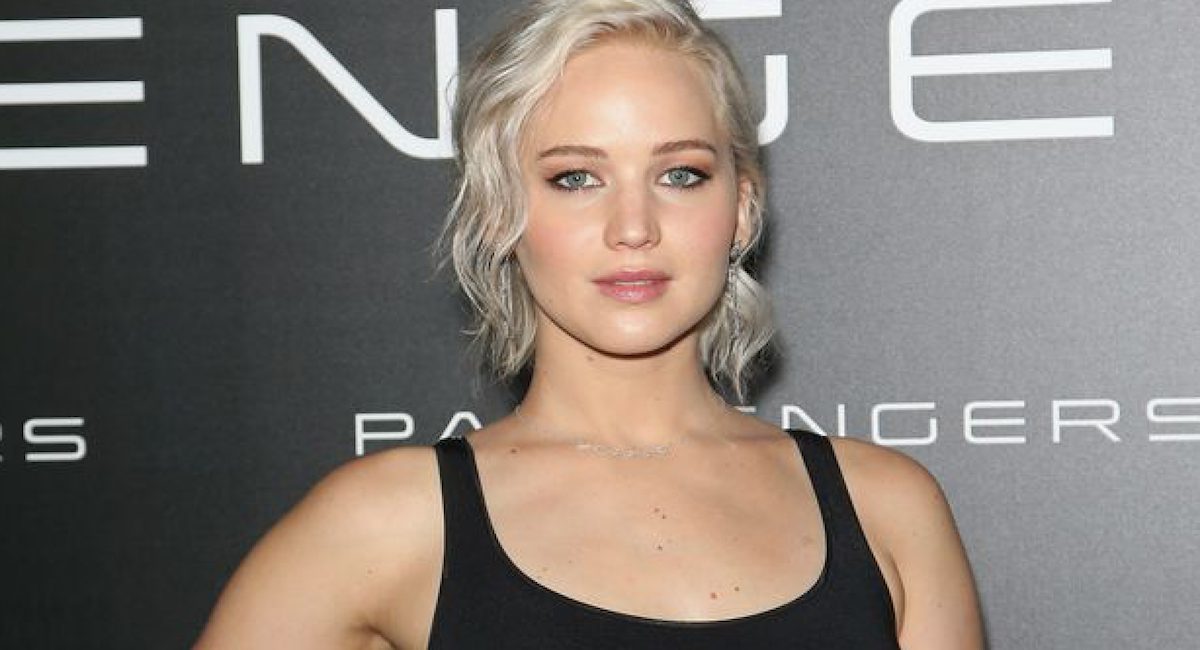 Jennifer Lawrence, seins nus, pour promouvoir son dernier film, Passengers