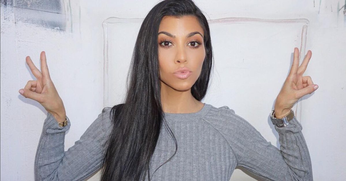 OMG! Kourtney Kardashian montre ses fesses parfaites sur Instagram!