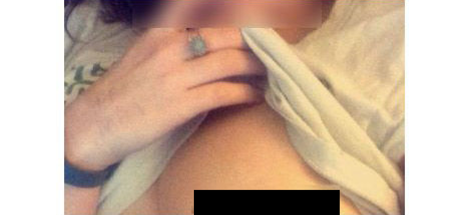Elle envoie une photo nue par erreur à son boss. La suite est magique!