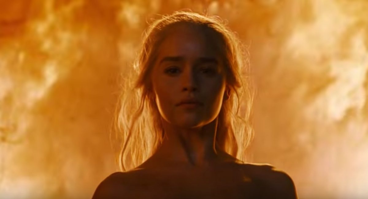 Emilia Clarke NUE dans la saison 6 de Game of Thrones (Vidéo non censurée)