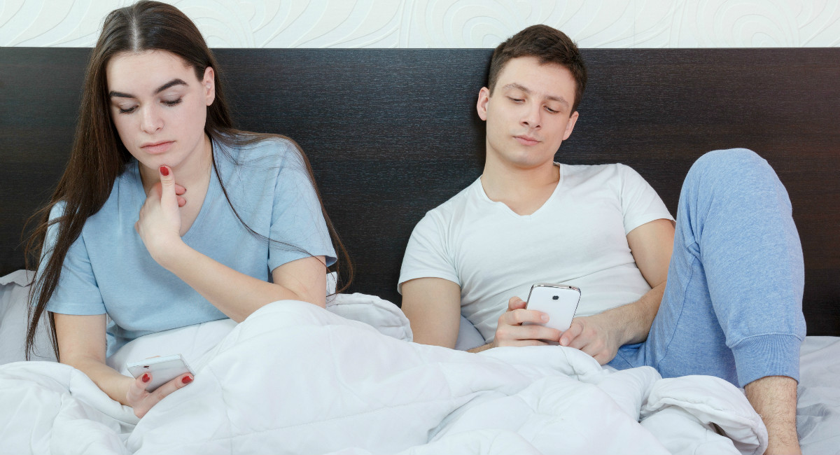 Voici pourquoi tu ne devrais jamais regarder de films cochons sur ton téléphone