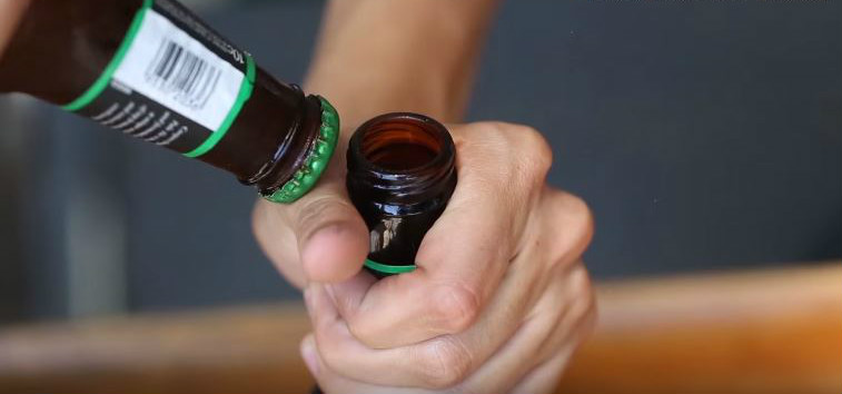 Comment ouvrir une bière comme un pro (et sans ouvre-bouteille)!