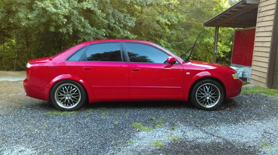 Ce père détruit sa Audi après avoir trouvé sa fille dedans avec un gars